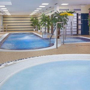 Plavání a relaxace v Hradci Králové: Wellness studio Flošna