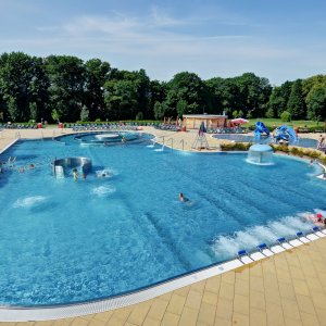 Plavání a relaxace v Hradci Králové: Koupaliště Flošna