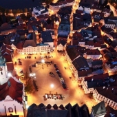 MĚSTO TÁBOR: Noční letecký snímek na Žižkovo náměstí