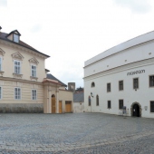 MUZEUM JINDŘICHOHRADECKA: Budova, kde je většina expozic - jezuitský semínář na Balbínově náměstí