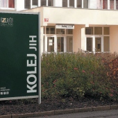 ČZU V PRAZE KOLEJE A MENZA: - ČZU V PRAZE KOLEJE A MENZA: -