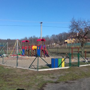 OBEC HLÍNA: Dětské hřiště