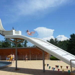 Plavání a relaxace v Hradci Králové: Koupaliště Flošna - skluzavka Jump