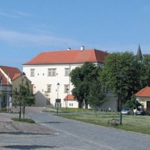 CHVALSKÝ ZÁMEK